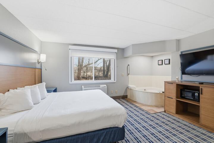 AmericInn by Wyndham White Bear Lake St. Paul