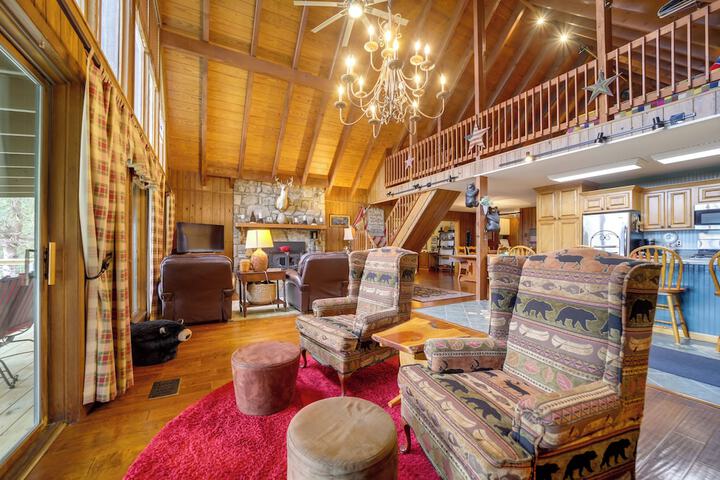 Robbinsville Vacation Rental w / Covered Balcony