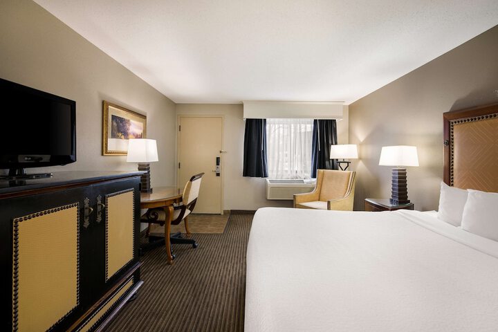 Room 34 of 48