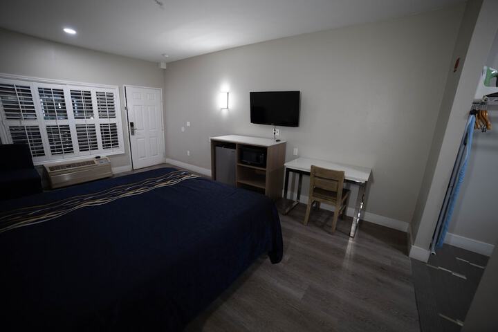 Room 32 of 67