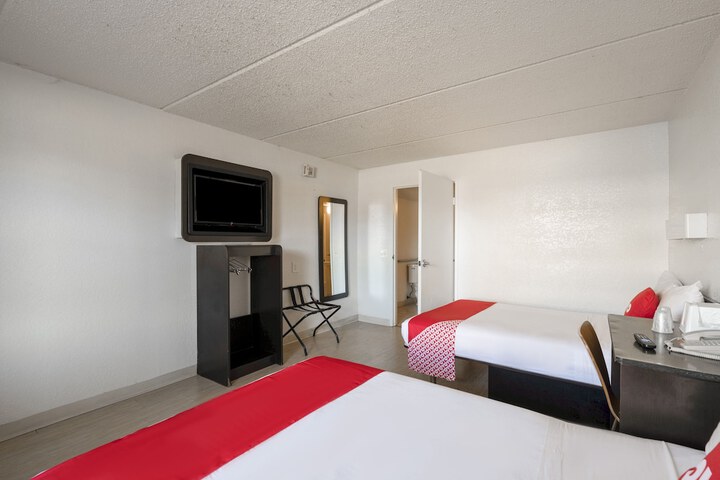 Room 11 of 24