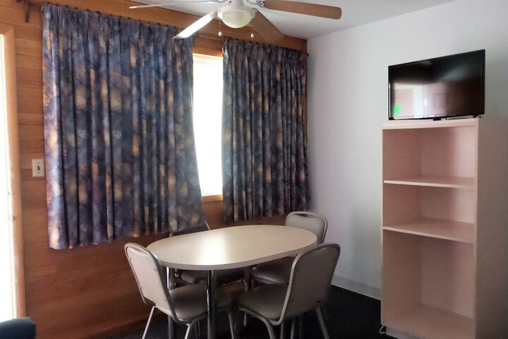 Golden Rail Motel