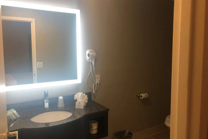 Room 4 of 27