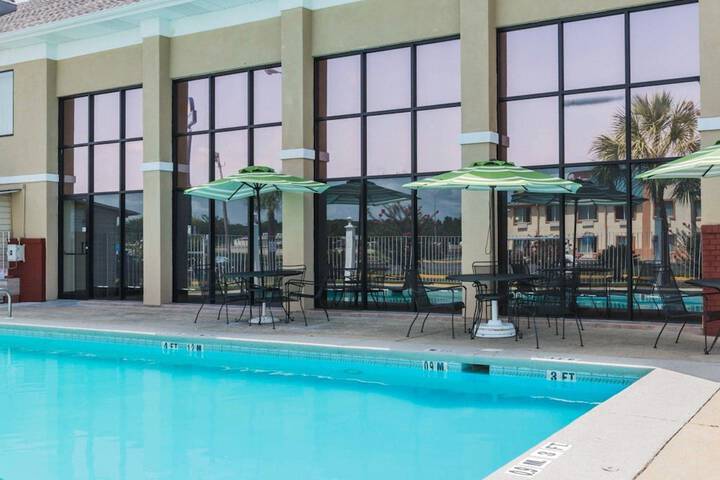 Quality Inn & Suites North Montgomery
