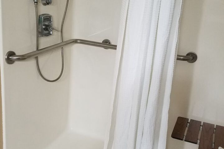 Room 8 of 25