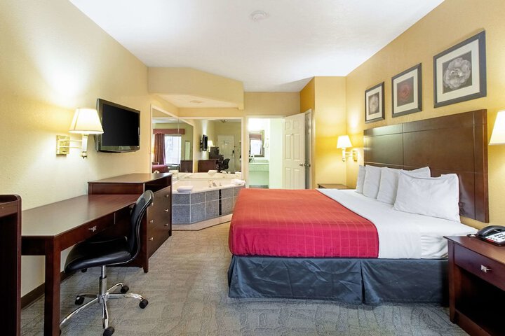 Quality Inn & Suites Dickson