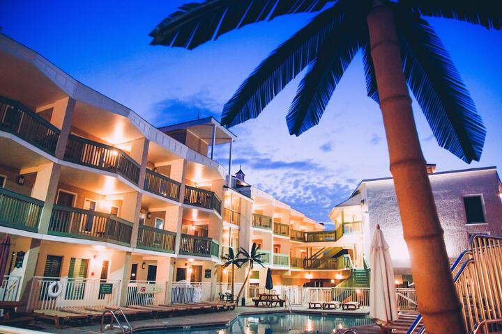 Hotel 5 of 185