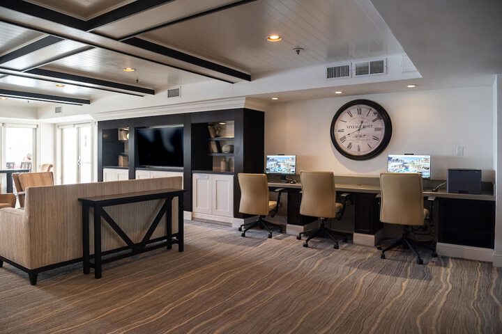 Business Center 44 of 55