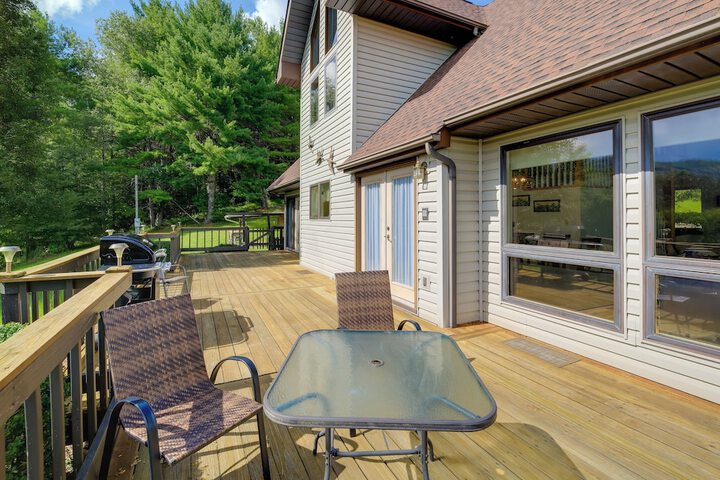 Secluded Mountain City Home w / Deck & Views!