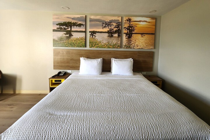 Room 7 of 19