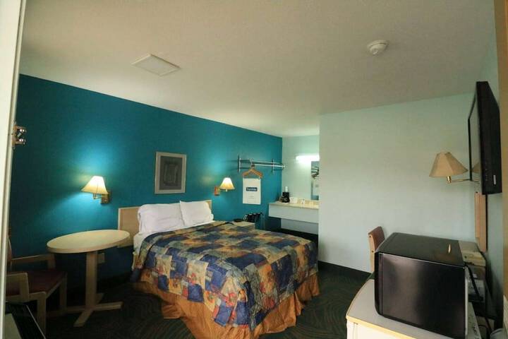 Travelodge by Wyndham Parkersburg