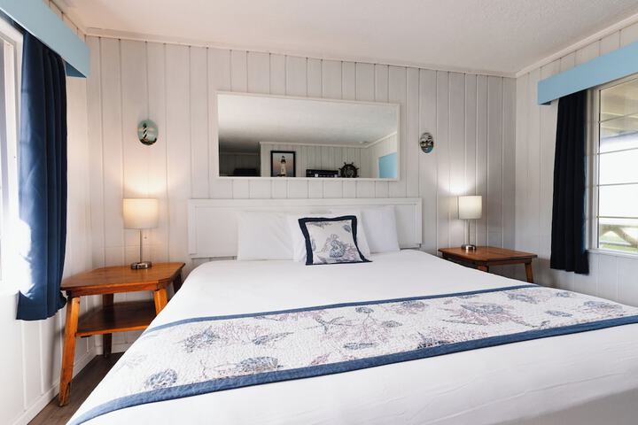 Tillicum Beach Motel (Deanes Oceanfront Lodge)