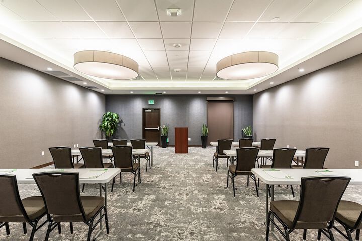 Holiday Inn & Suites Silicon Valley - Milpitas by IHG