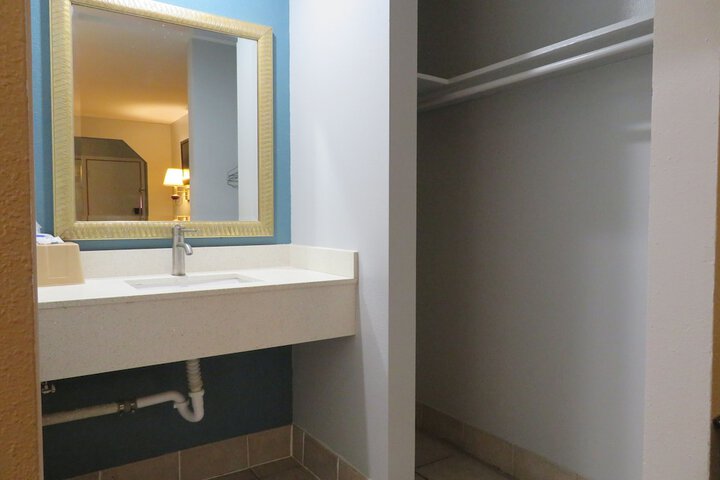 Room 10 of 11