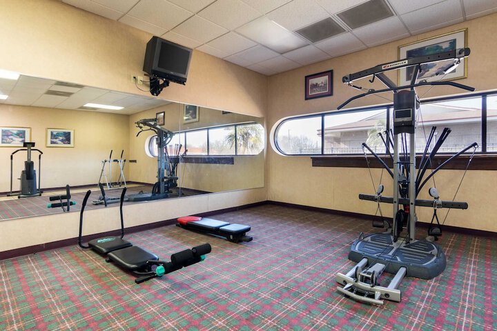 Econo Lodge Inn & Suites Conference Center