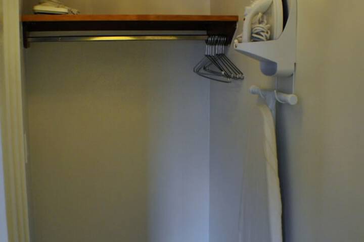 Room 33 of 47