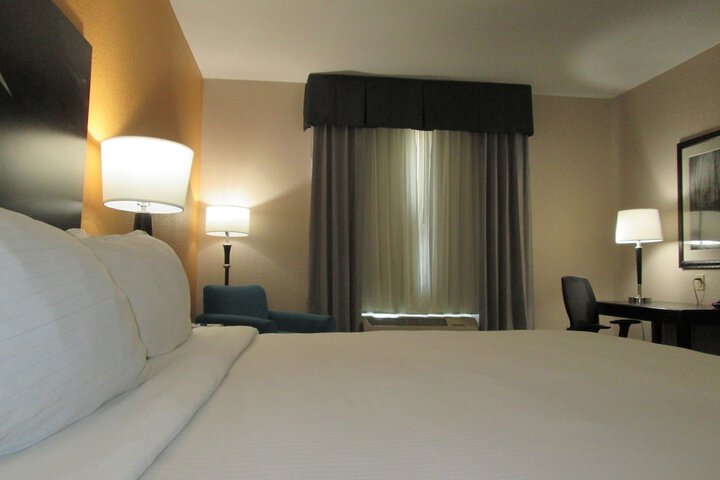 Room 16 of 28