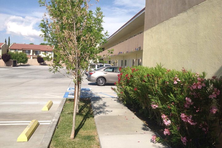 America Inn & Suites
