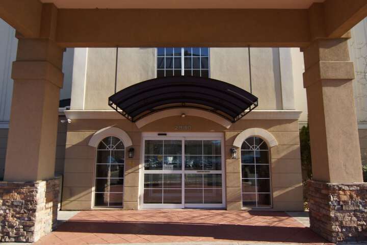 Comfort Suites Near University
