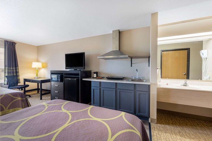 Super 8 by Wyndham Jackson MN