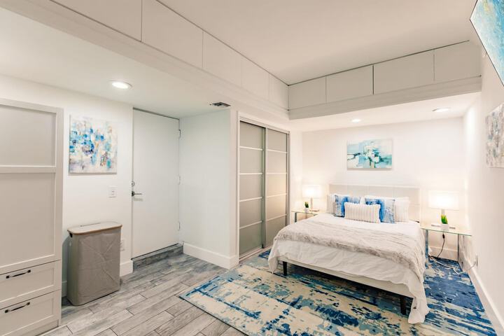 Stylish Aventura Home With Pool on Intercostal