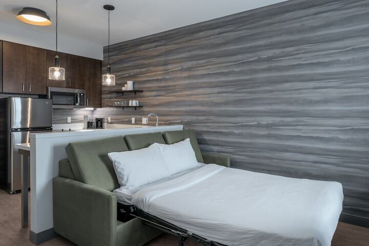 Room 32 of 48