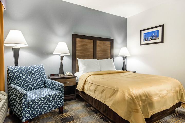 Room 17 of 28