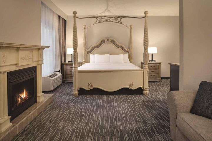 Country Inn & Suites by Radisson Galena, IL