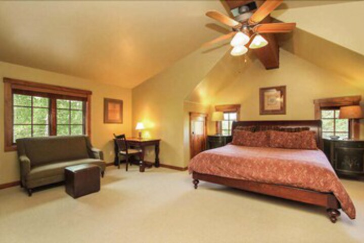 Discovery Chalet 374 - Three Bedroom Cabin