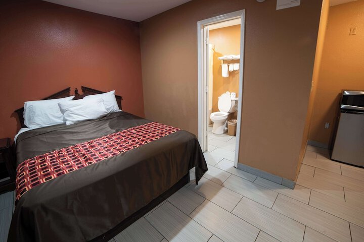 Room 12 of 32