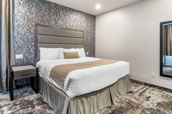 Room 32 of 42