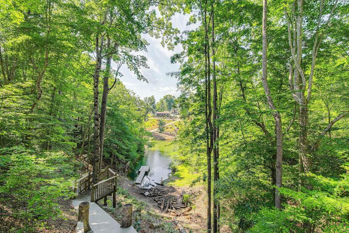 Dandridge Home on Douglas Lake w / Hot Tub & Dock!