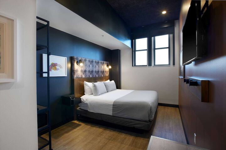 Room 37 of 74