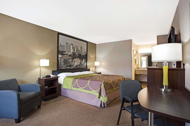 Room 12 of 15