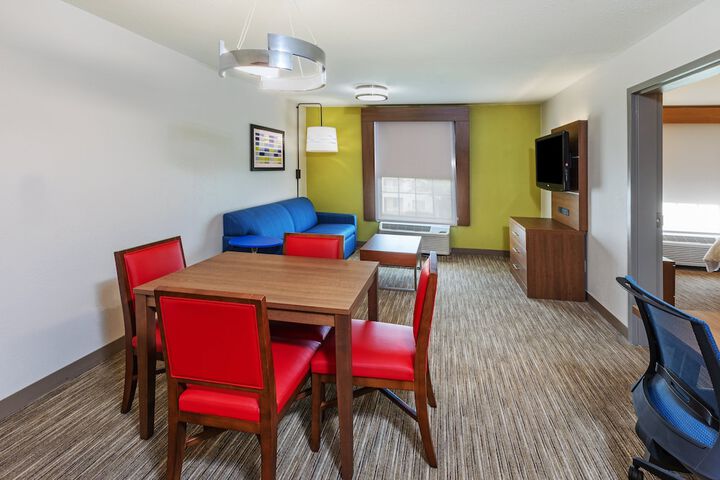 Holiday Inn Express & Suites Sulphur (Lake Charles) by IHG