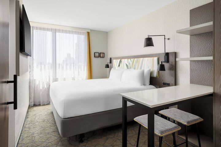 Room 16 of 28