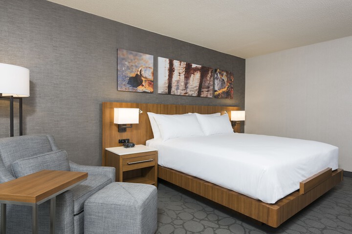 Room 32 of 60