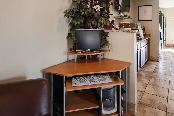 Business Center 23 of 23