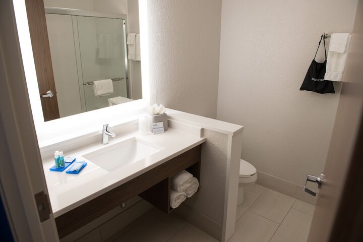 Holiday Inn Express & Suites Louisville N - Jeffersonville by IHG
