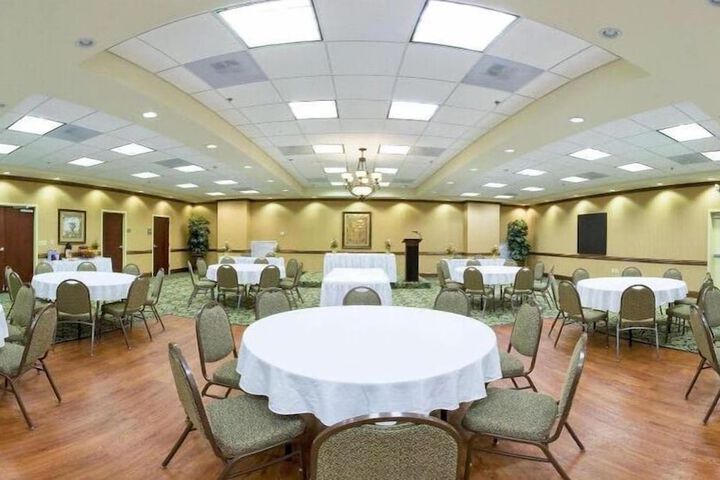 Ballroom/Hall 49 of 51