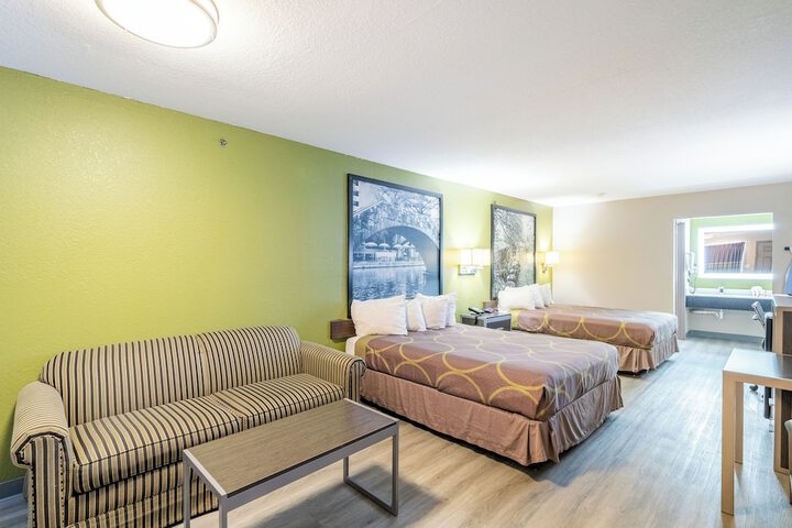 Room 47 of 132