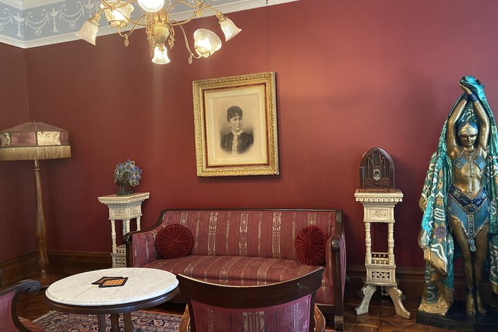 Lounge 75 of 78