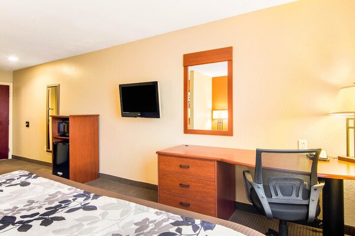 Room 16 of 30