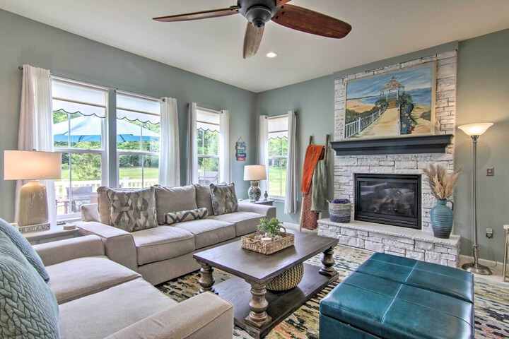 5 Mi to Bethany Beach: Chic Home w / Grill!