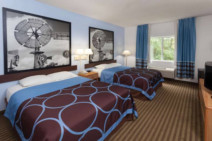 Room 10 of 18