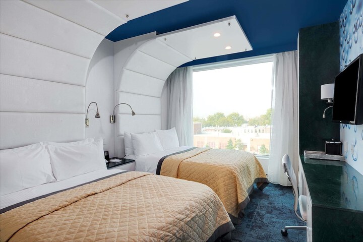 Room 10 of 27