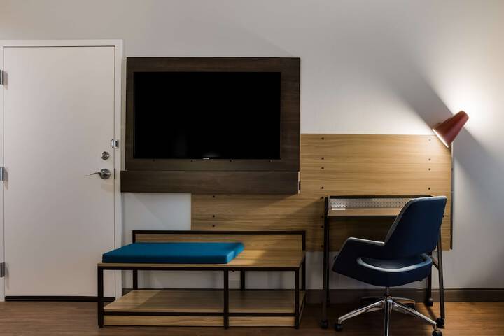 Room 30 of 48