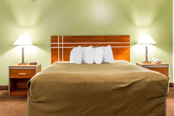 Econo Lodge Inn & Suites Pekin - Peoria Area