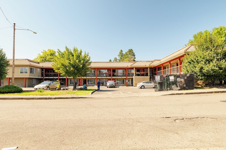 Rose City Inn and Suites