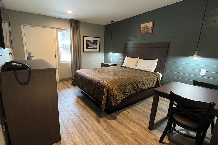 Room 15 of 32